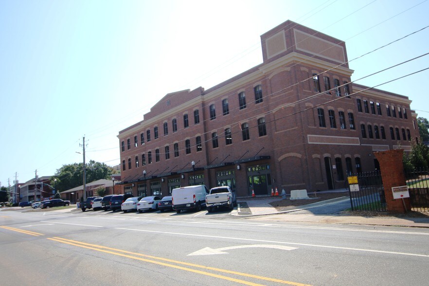 More Photos Of 92 Milton Ave, Alpharetta General Retail For Sale
