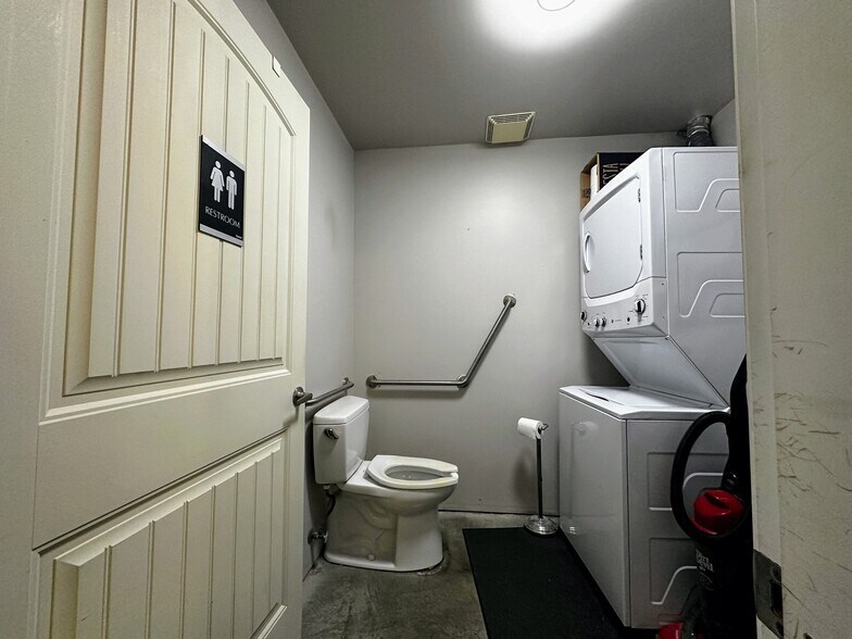 More Photos Of 1156 Rocky Creek Rd, Ladysmith Flex For Sale