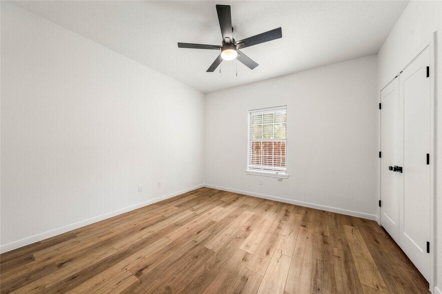 More Photos Of 1911 S 11th St, Waco Apartments For Sale