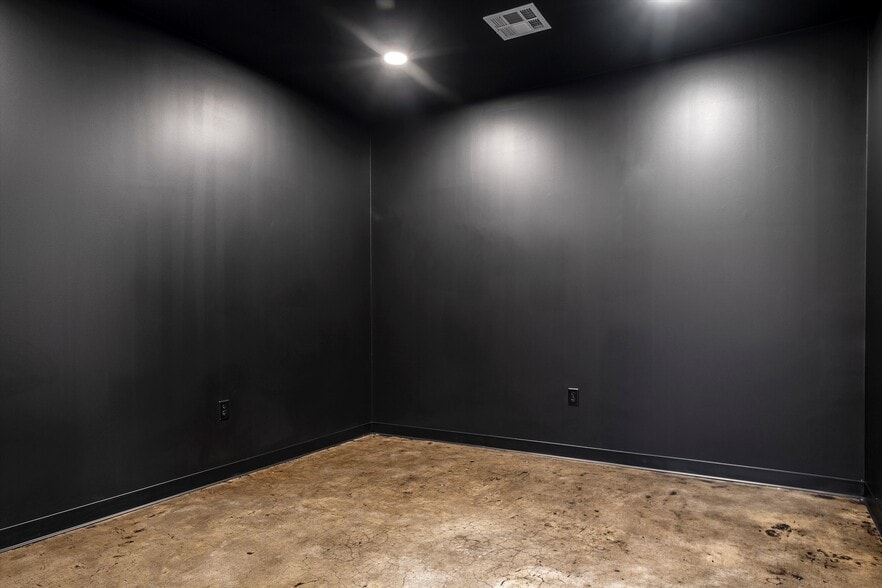 More Photos Of 12 NW 13th St, Oklahoma City General Retail For Lease
