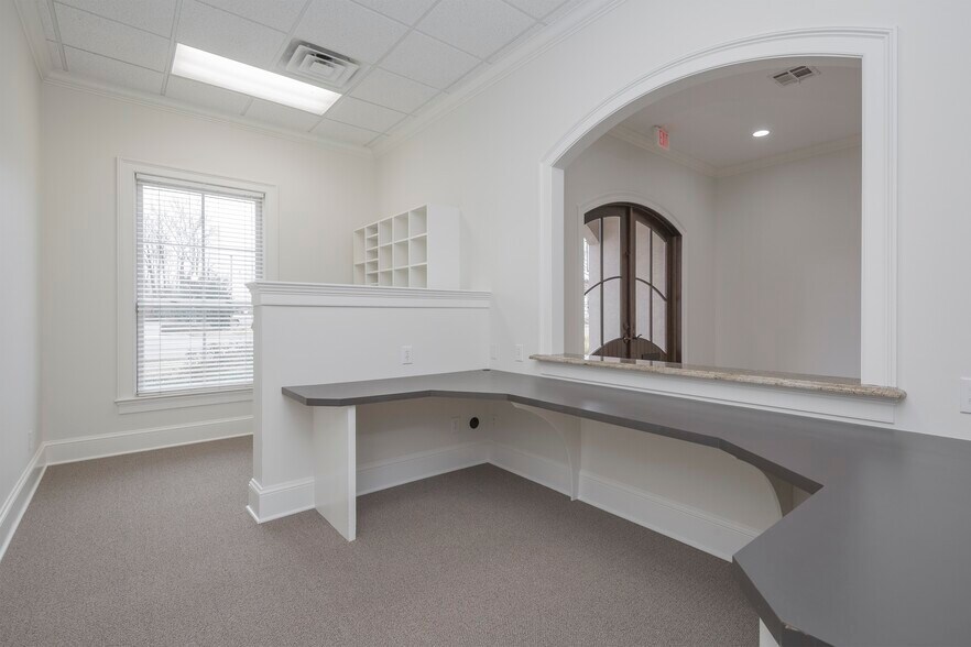 More Photos Of 2461 Tower Dr, Monroe Office For Lease