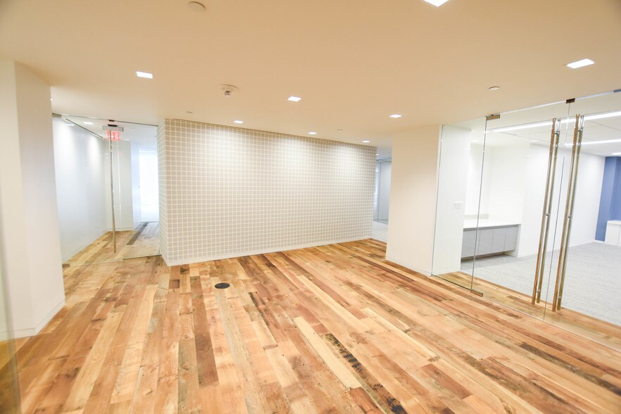More Photos Of 1155 15th St NW, Washington Office For Lease