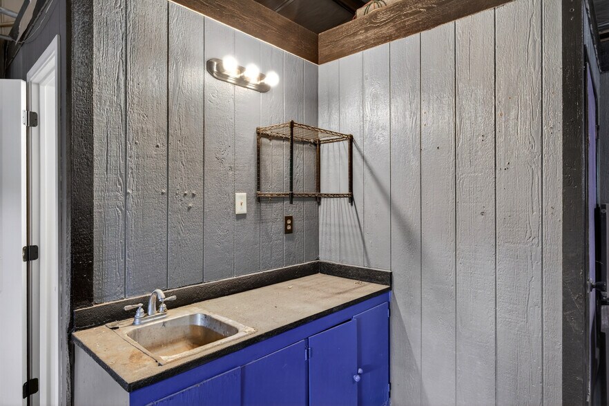 More Photos Of 2716 Judy Ave, Odessa Warehouse For Sale