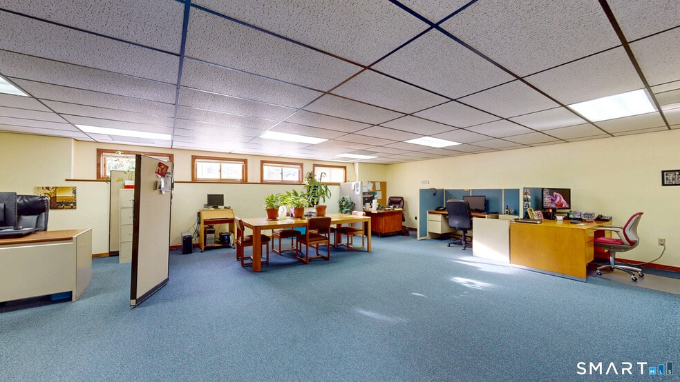 More Photos Of 160 Oak St, Glastonbury Office For Sale