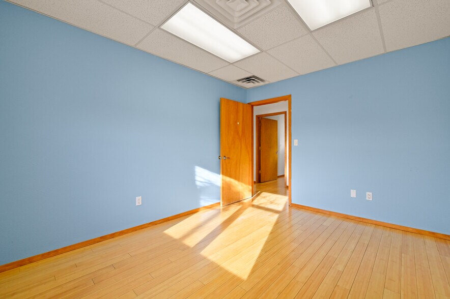 More Photos Of 1925 Aspen Dr, Santa Fe Office For Lease