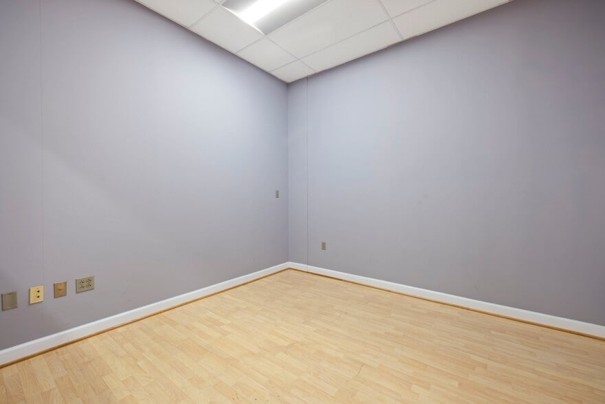 More Photos Of 7881 Beechcraft Ave, Gaithersburg Industrial For Sale
