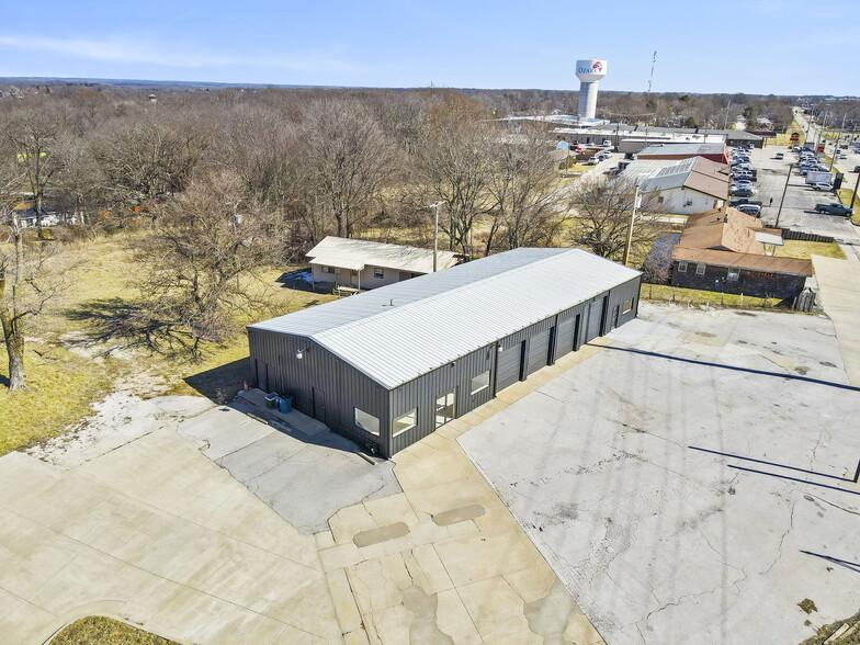 More Photos Of 203 South St, Ozark Auto Dealership For Sale