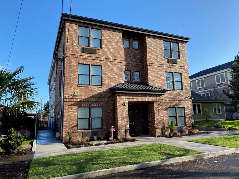 Primary Photo Of 7122 N Greenwich Ave, Portland Apartments For Sale