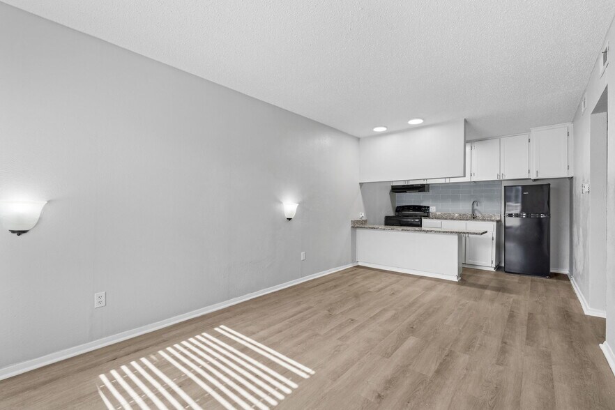 More Photos Of 5901 S Calloway Dr, Fort Worth Multifamily For Sale