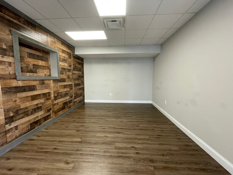More Photos Of 4529-4525 S Amherst Hwy, Madison Heights Storefront For Lease