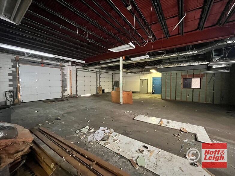 More Photos Of 2302 Hamilton Ave, Cleveland Flex For Sale