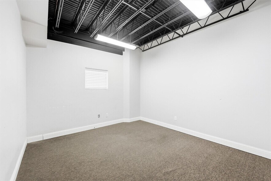 More Photos Of 1301 E Weatherford St, Fort Worth Showroom For Sale