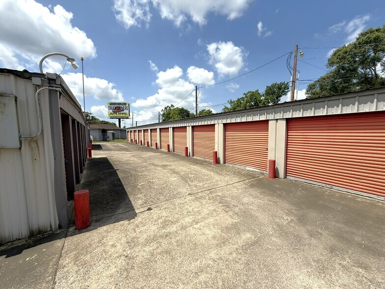 More Photos Of 4497 Main St, Vidor Self Storage For Sale