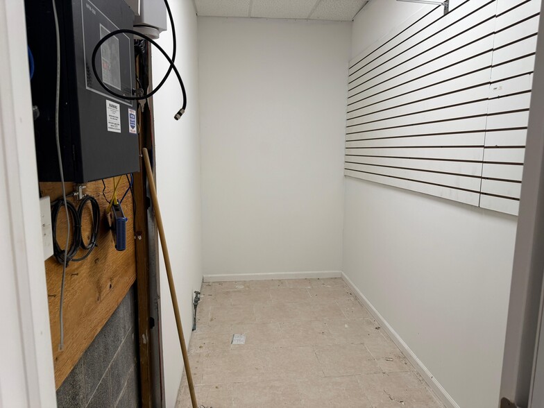 More Photos Of 29 New Main St, Haverstraw Storefront Retail Residential For Lease