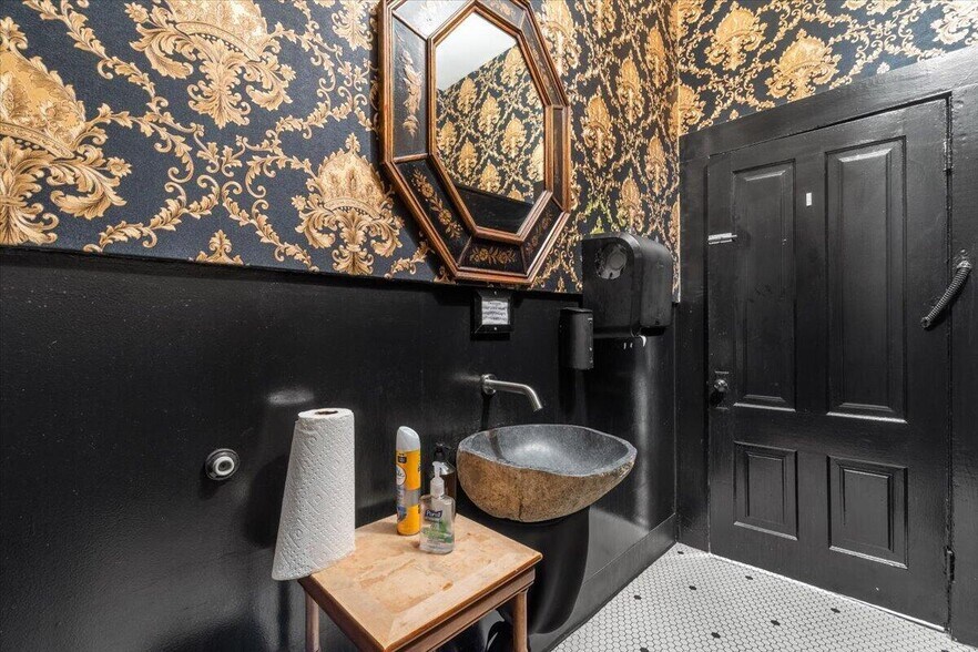 More Photos Of 315 Main St, Ferndale Hotel For Sale