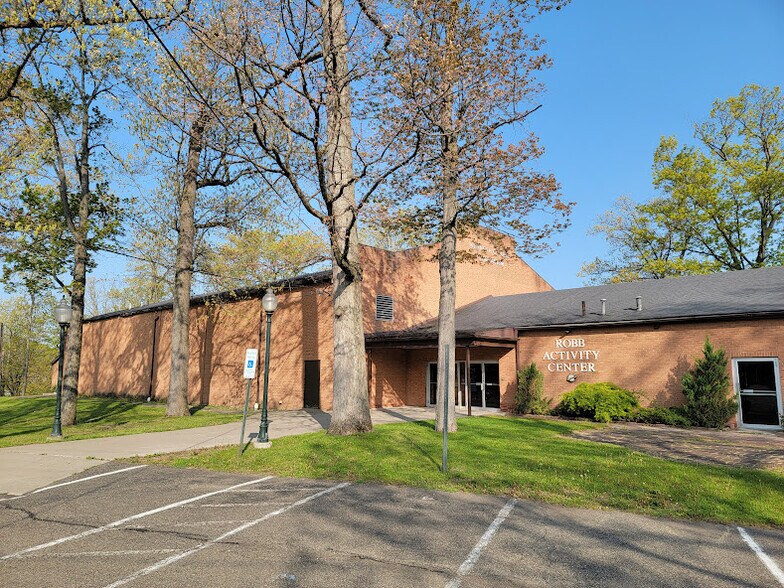 More Photos Of 400 Riverside Dr, Johnson City Specialty For Lease