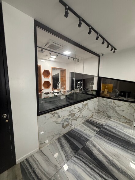 More Photos Of 3008-3010 Jerome Ave, Bronx Warehouse For Lease