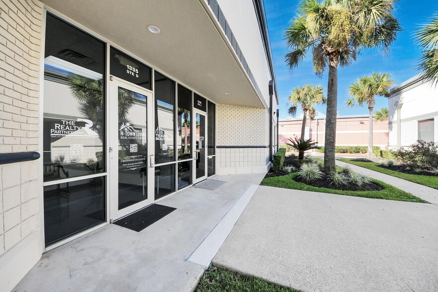 More Photos Of 1335 Space Park Dr, Houston Office For Lease