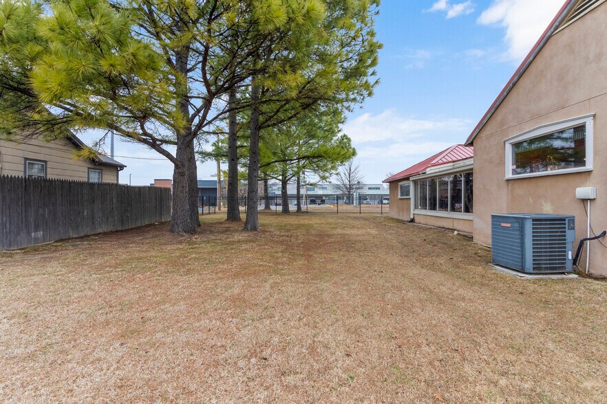 More Photos Of 3228 S Jamestown Ave, Tulsa Medical For Sale