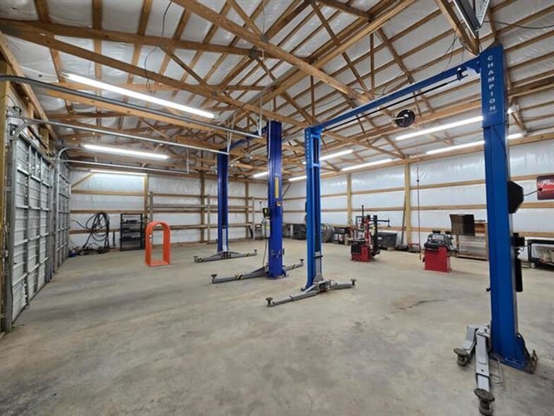 More Photos Of 6906 62/412 Highway, Viola Auto Repair For Sale