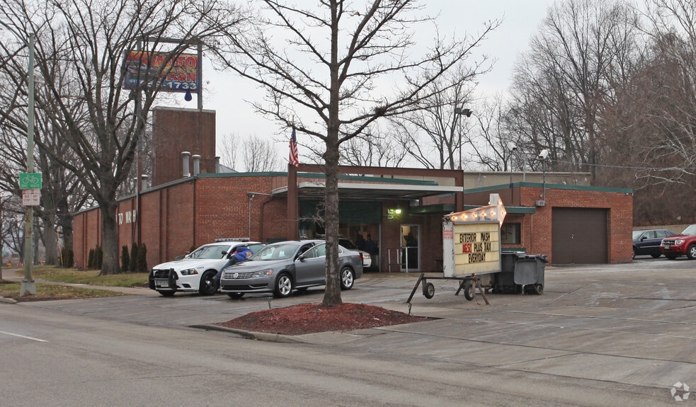 Primary Photo Of 3330 Central Pky, Cincinnati Carwash For Sale