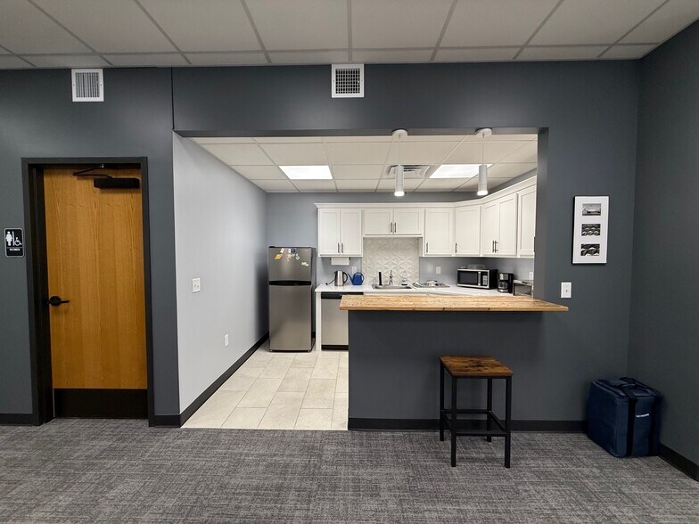 More Photos Of 425 W Gray St, Norman Office For Sale