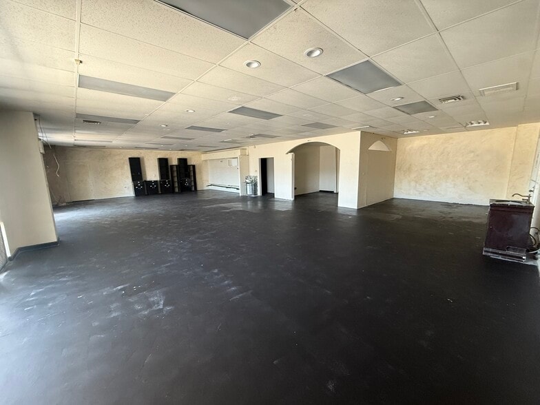 More Photos Of 720 S Cherokee Ln, Lodi Freestanding For Lease