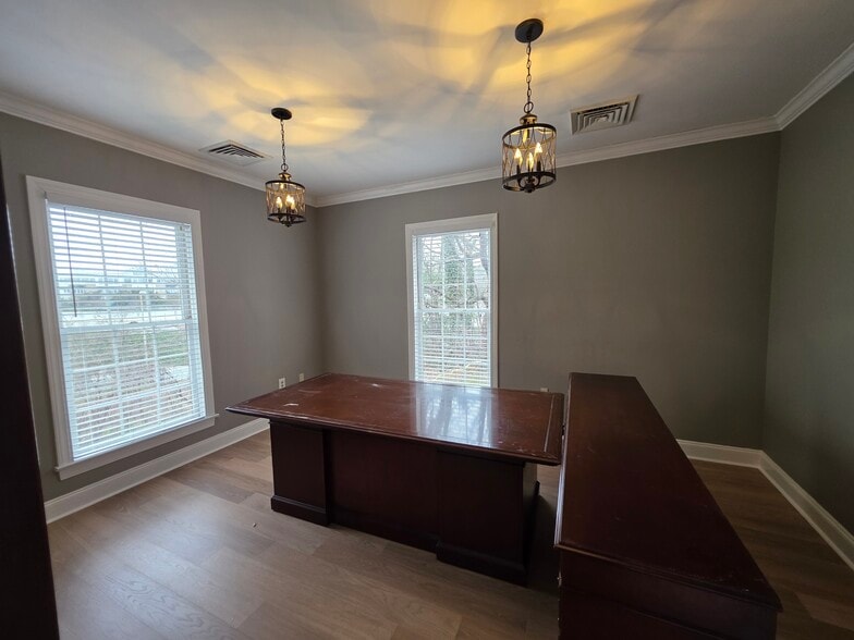 More Photos Of 109C Laurens Rd, Greenville Office Residential For Lease