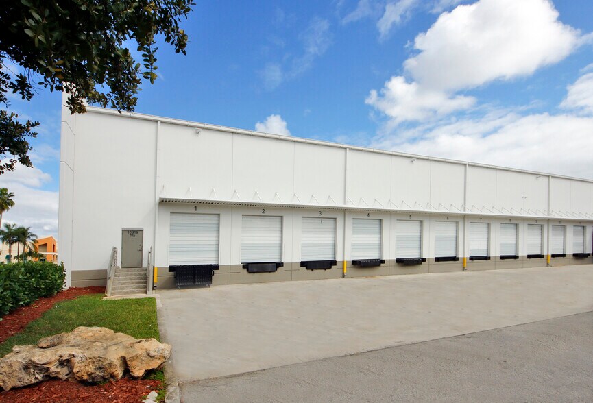 More Photos Of 10814 NW 33rd St, Miami Distribution For Lease