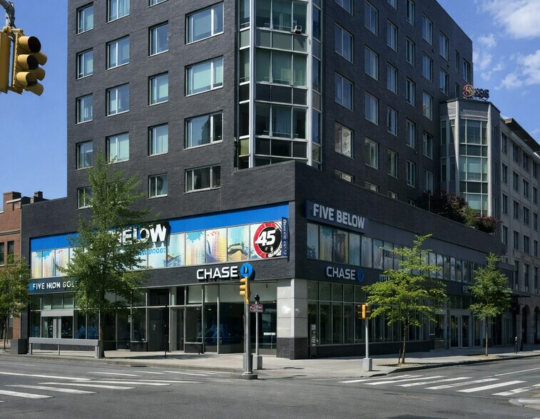 More Photos Of 100 W 18th St, New York Apartments For Lease