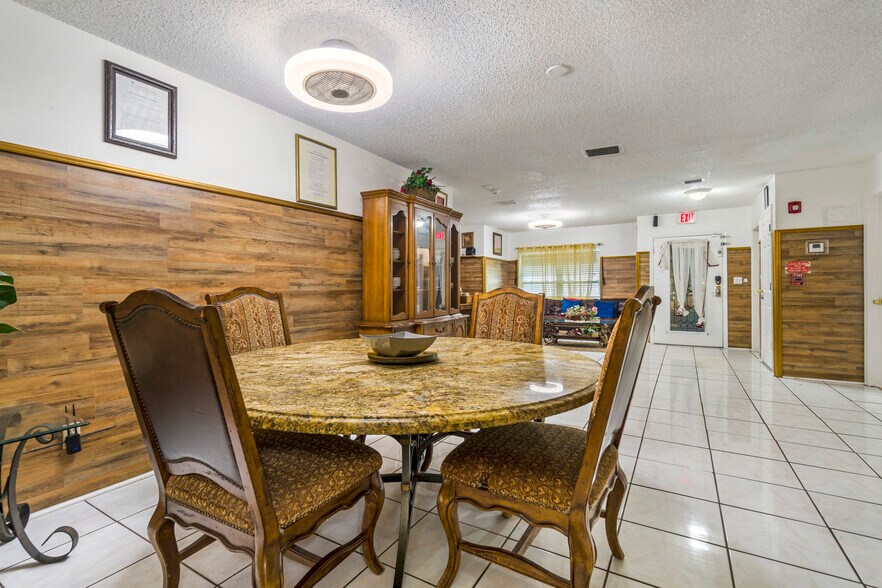 More Photos Of 613 Forest Hills Dr, Brandon Assisted Living For Lease