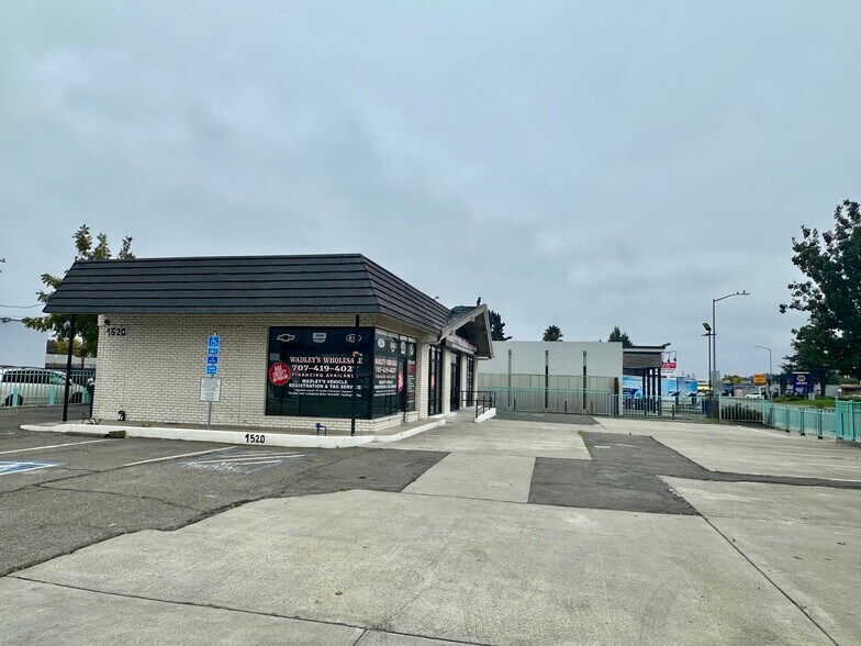 More Photos Of 1520 N Texas St, Fairfield Auto Dealership For Lease