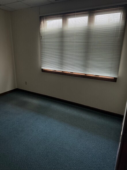 More Photos Of 5601 S Meridian St, Indianapolis Medical For Lease