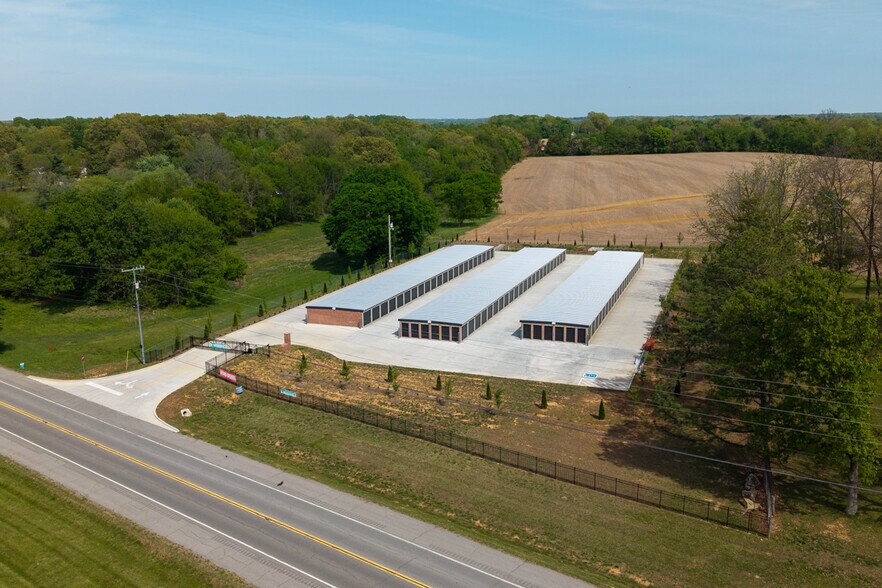 More Photos Of 4624 Highway 31 W, Cottontown Office For Sale