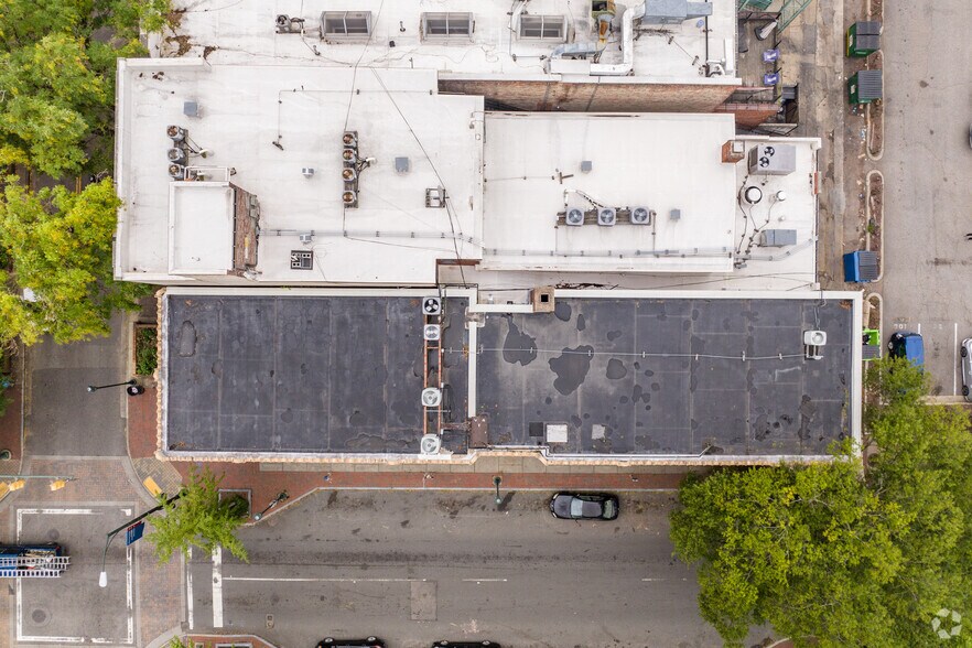 More Photos Of 424 E Grace St, Richmond Bank For Lease