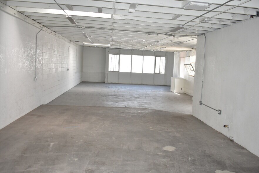 More Photos Of 5318-5322 E Washington Blvd, Commerce Manufacturing For Lease
