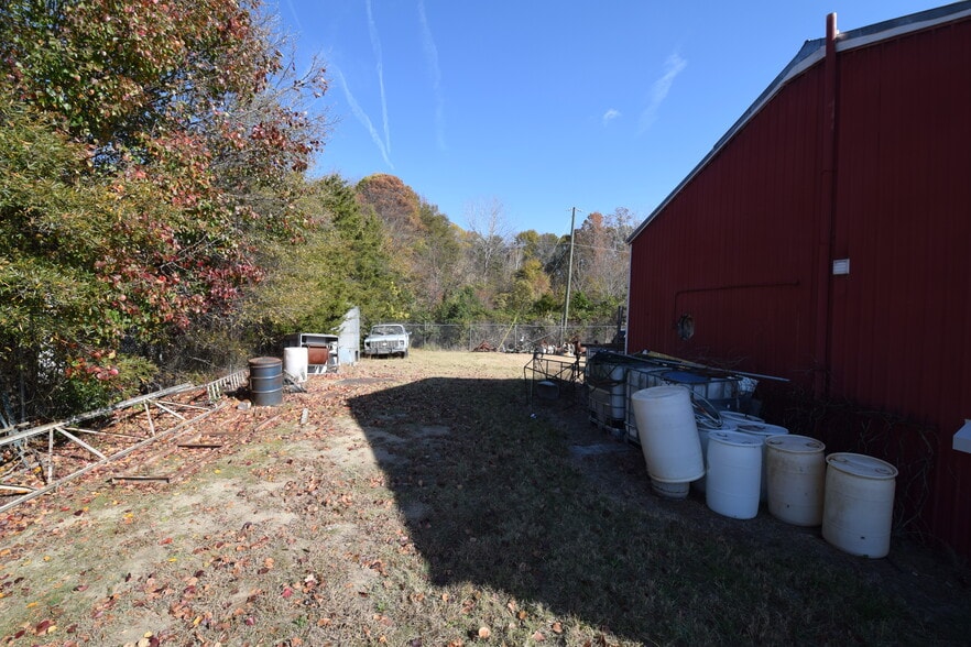 More Photos Of 10310 Rozzelles Ferry Rd, Charlotte Specialty For Sale