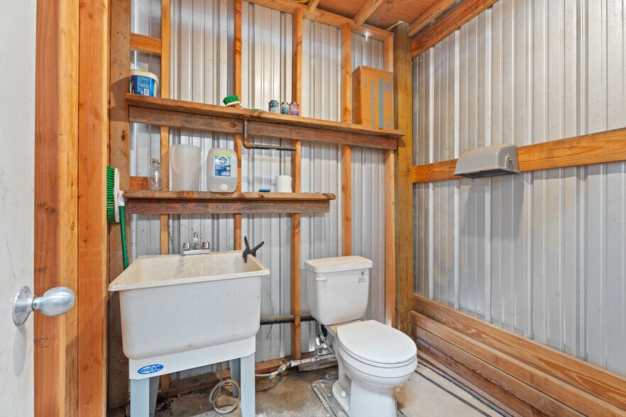 More Photos Of 3400 Old River Rd, Ukiah Land For Lease