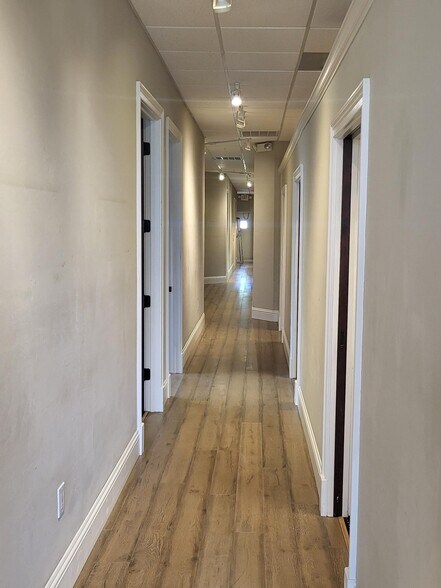 More Photos Of 1575 Pine Ridge Rd, Naples General Retail For Lease