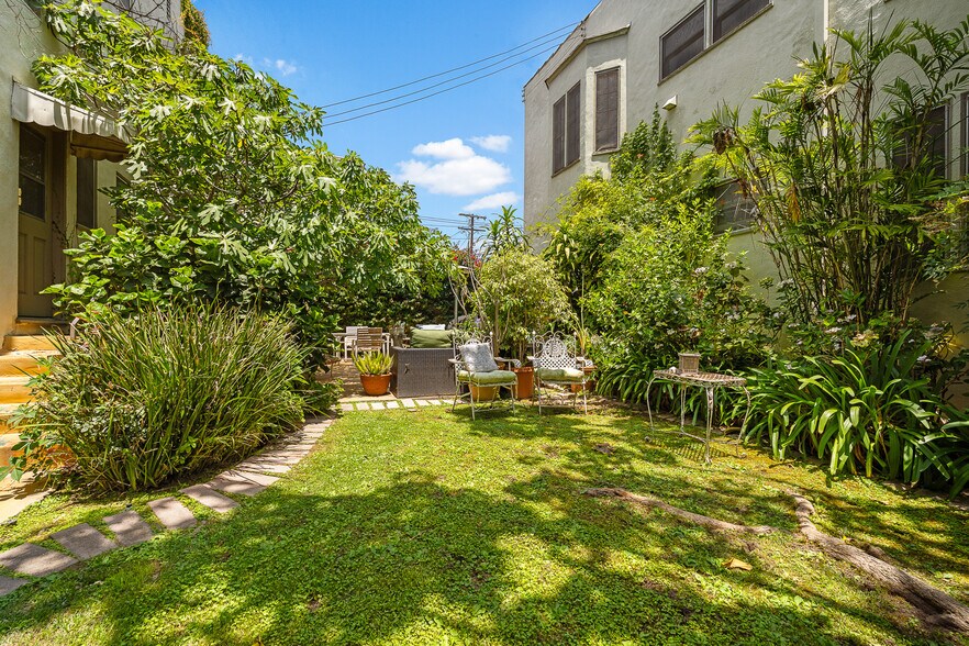 More Photos Of 1040 S Longwood Ave, Los Angeles Apartments For Sale