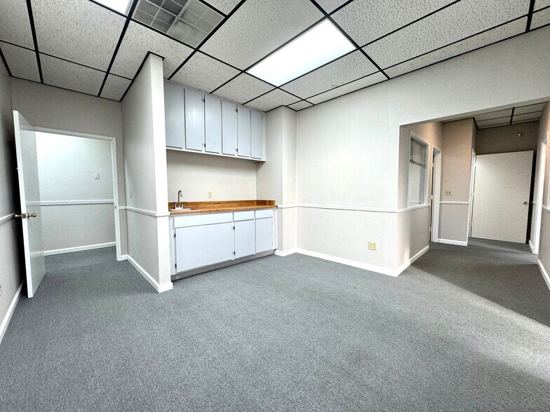 More Photos Of 804 E Cypress Ave, Redding Office For Sale