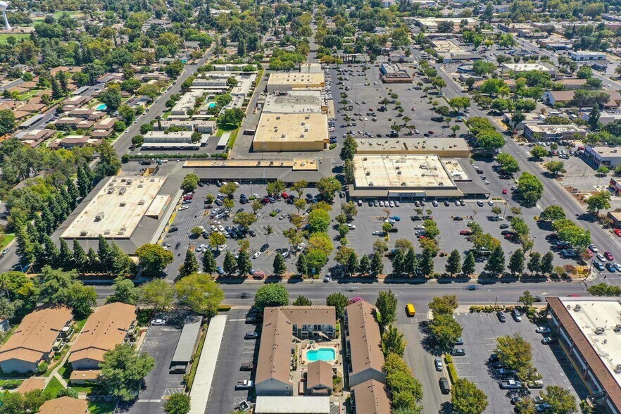More Photos Of 80 W Court St, Woodland Land For Lease