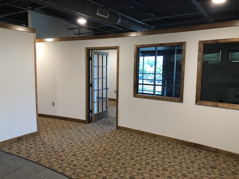More Photos Of 3155 N College Ave, Fayetteville Storefront Retail Office For Lease