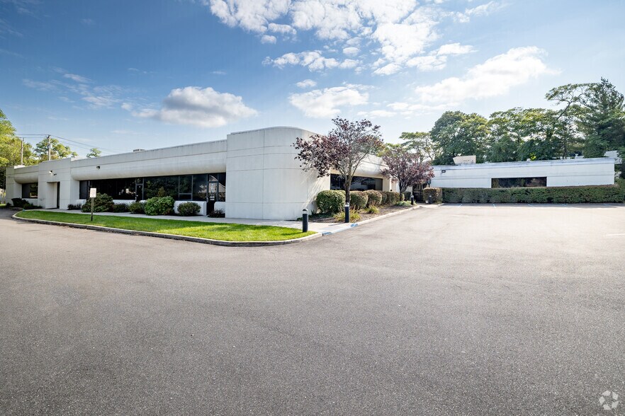 More Photos Of 755 Park Ave, Huntington Medical For Sale