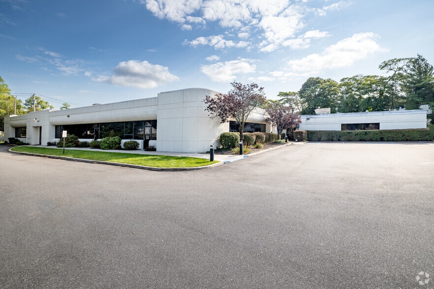 More Photos Of 755 Park Ave, Huntington Medical For Sale