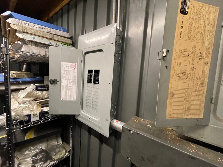 More Photos Of 13110 E 11th St, Tulsa Auto Repair For Sale