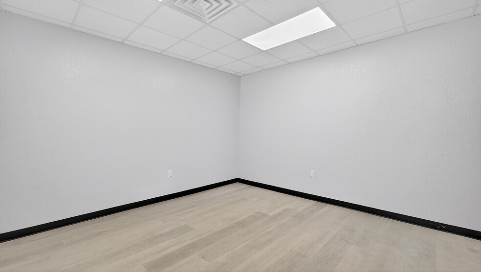 More Photos Of 16511 W Basin St, Odessa Industrial For Lease