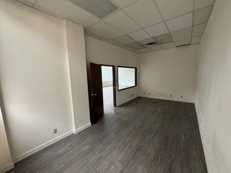 More Photos Of 4140 No 3 Rd, Richmond Storefront For Lease