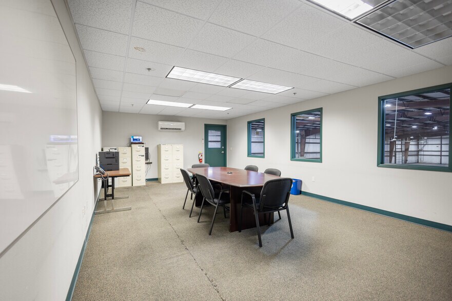 More Photos Of 2307 E Erwin St, Tyler Manufacturing For Lease