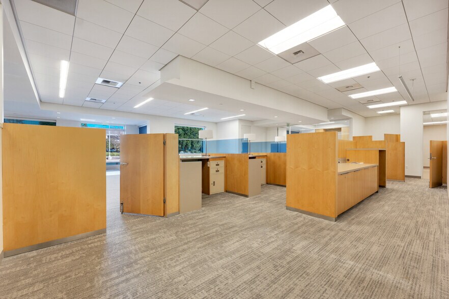 More Photos Of 1100 Flynn Rd, Camarillo Medical For Lease
